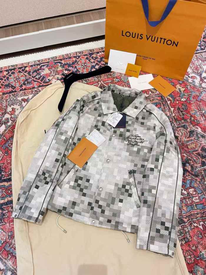 LV Jacket High End Quality-477