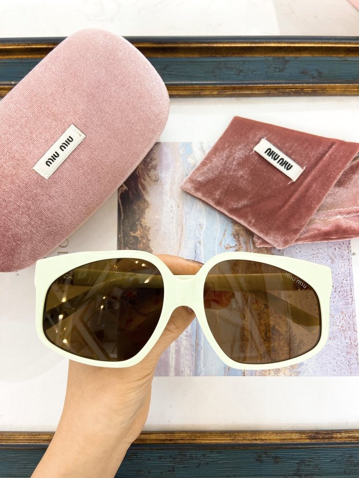 Miu Miu Sunglasses AAAA-1530