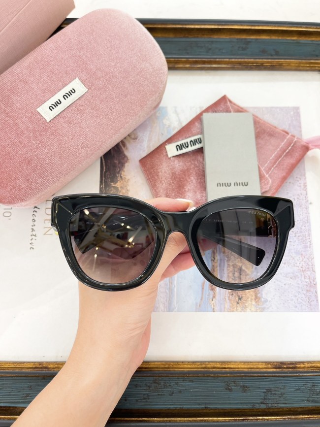 Miu Miu Sunglasses AAAA-1564