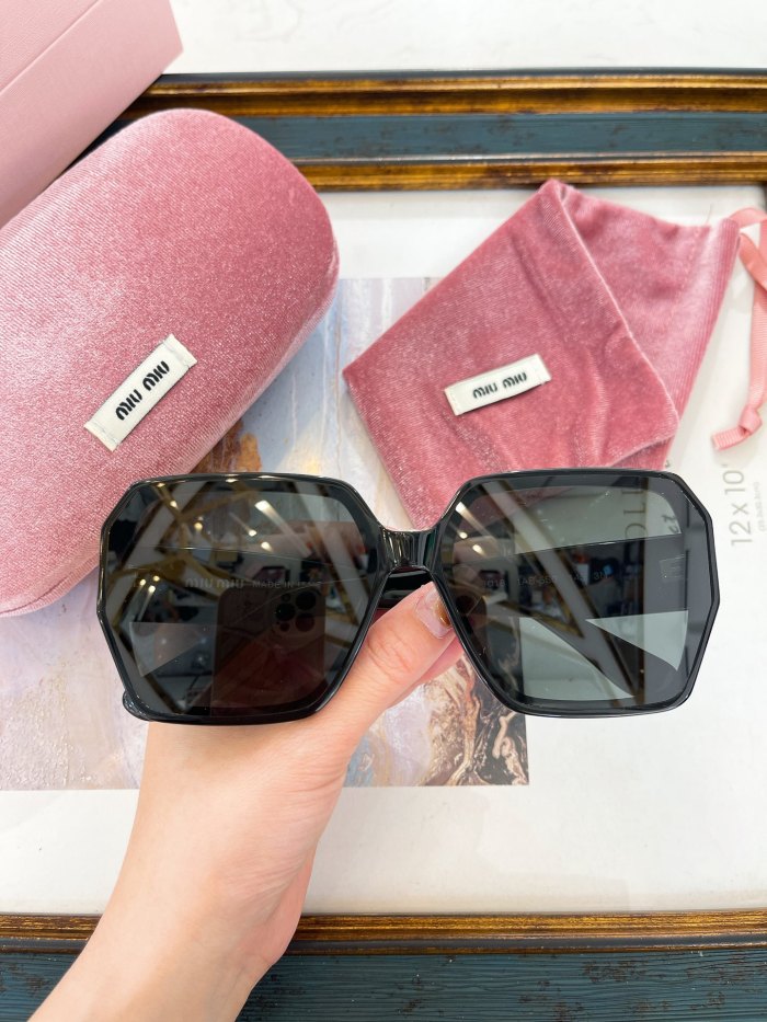 Miu Miu Sunglasses AAAA-1582