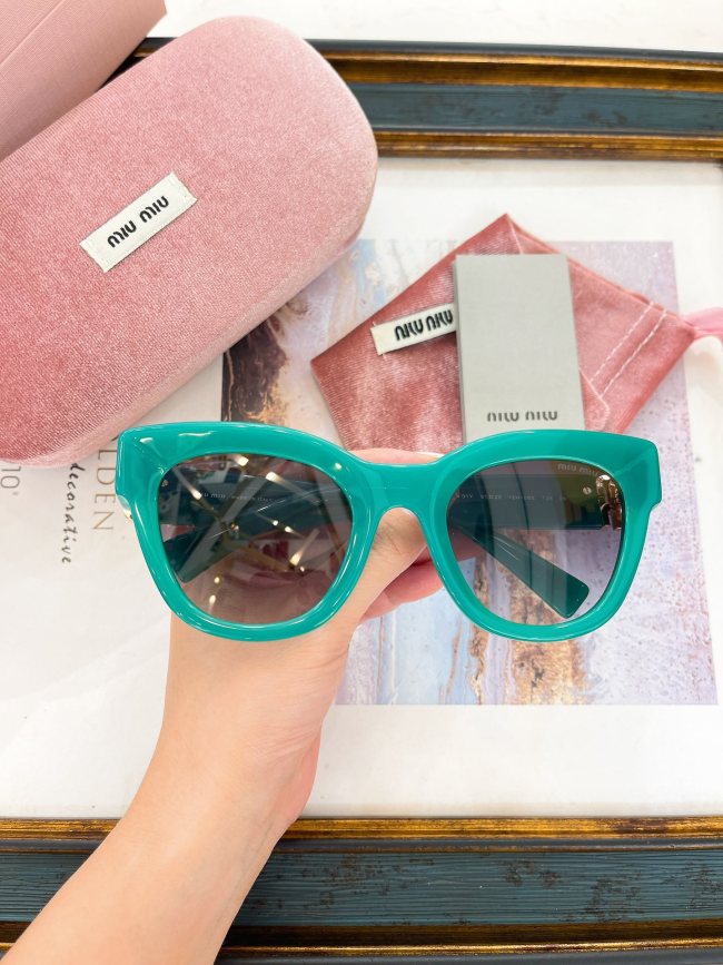 Miu Miu Sunglasses AAAA-1565
