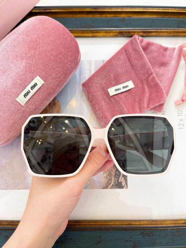 Miu Miu Sunglasses AAAA-1586