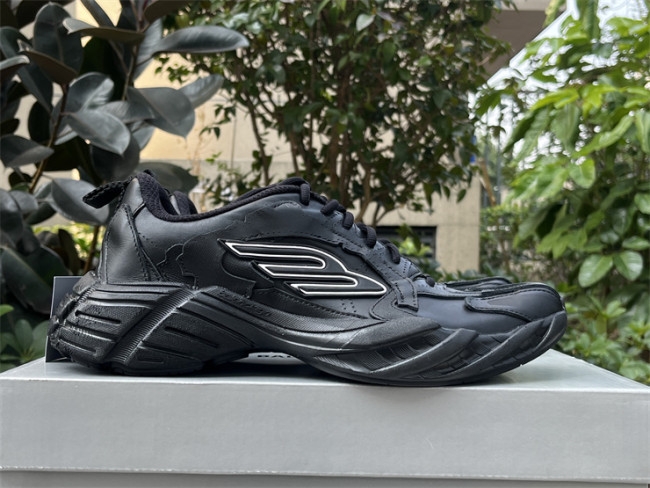 B 17FW Tripe-S High End Sneaker-606