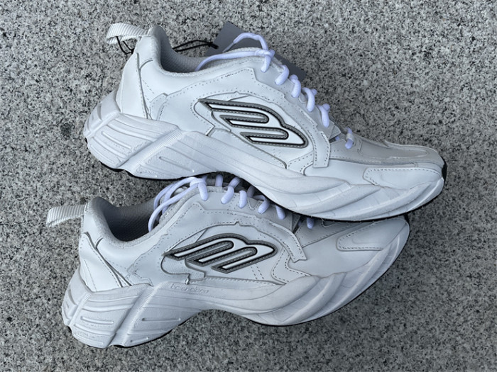 B 17FW Tripe-S High End Sneaker-605