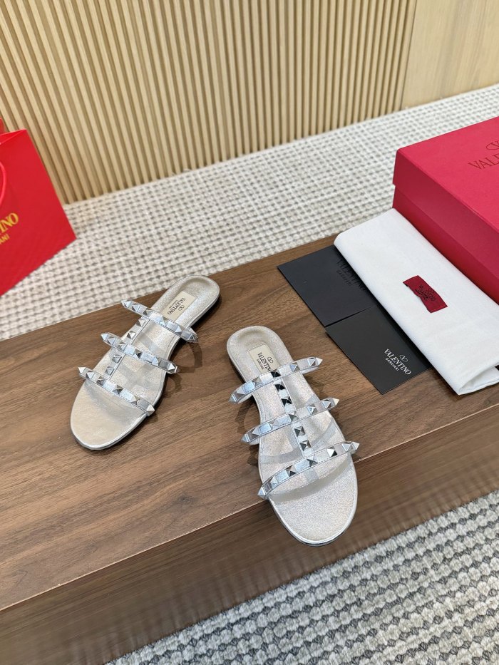 VT women slippers AAA-256