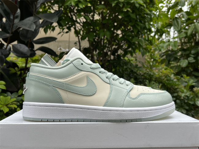 Authentic Air jordan 1 Low SE “Seafoam”