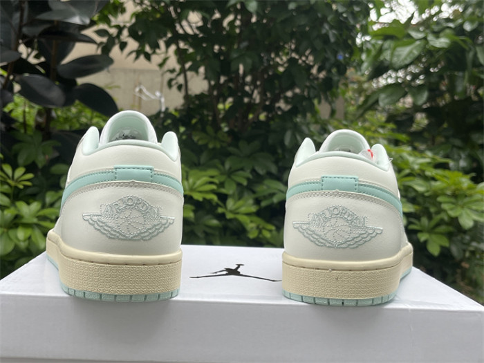 Authentic  Air jordan 1 Low Sail lgloo  Women