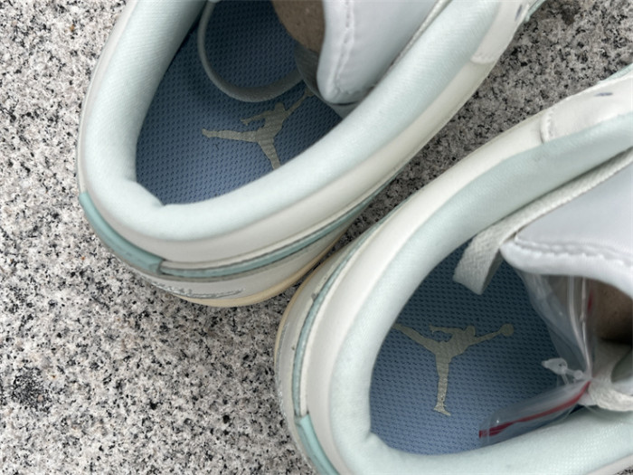 Authentic  Air jordan 1 Low Sail lgloo  Women