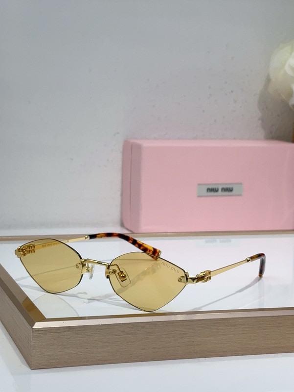Miu Miu Sunglasses AAAA-1813