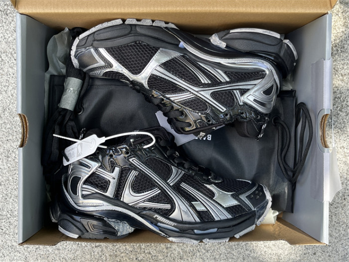 B 17FW Tripe-S High End Sneaker-646