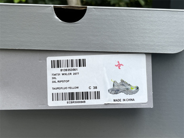 B 17FW Tripe-S High End Sneaker-649