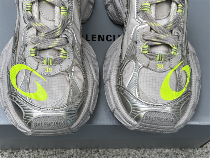 B 17FW Tripe-S High End Sneaker-649