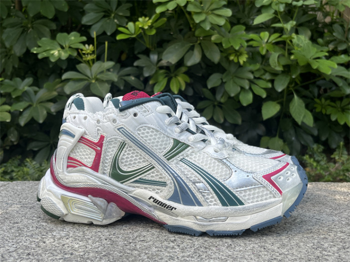 B 17FW Tripe-S High End Sneaker-652