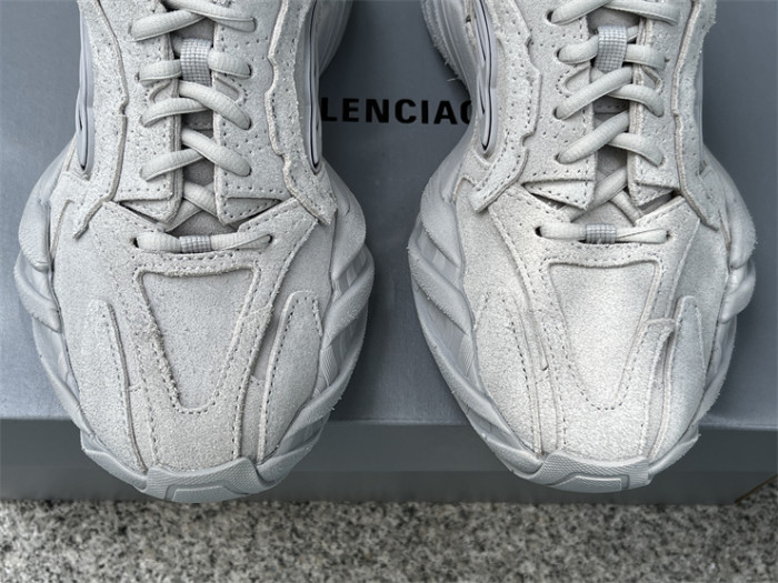 B 17FW Tripe-S High End Sneaker-653