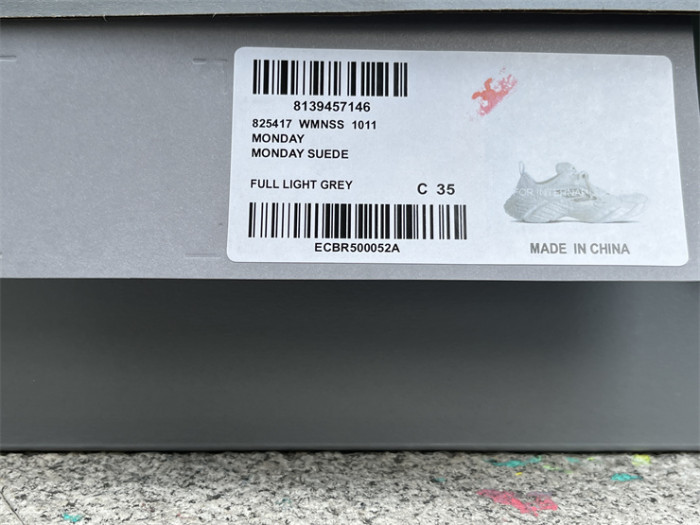 B 17FW Tripe-S High End Sneaker-653