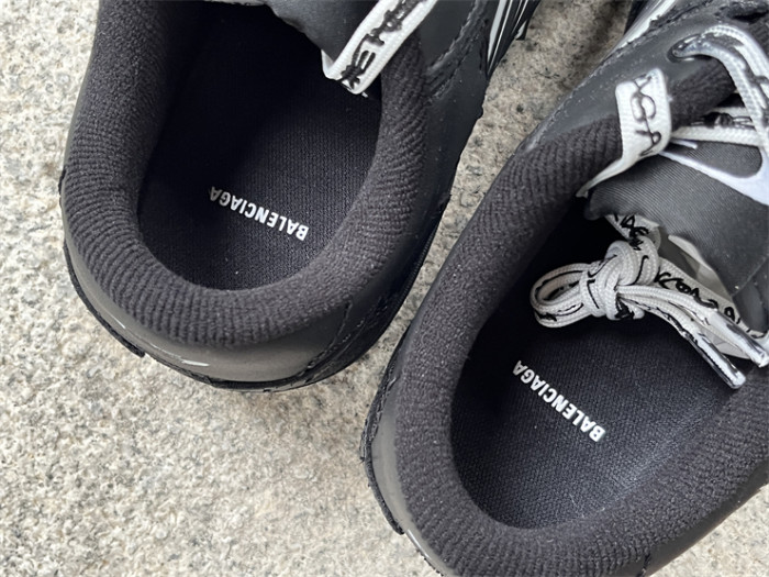 B 17FW Tripe-S High End Sneaker-657