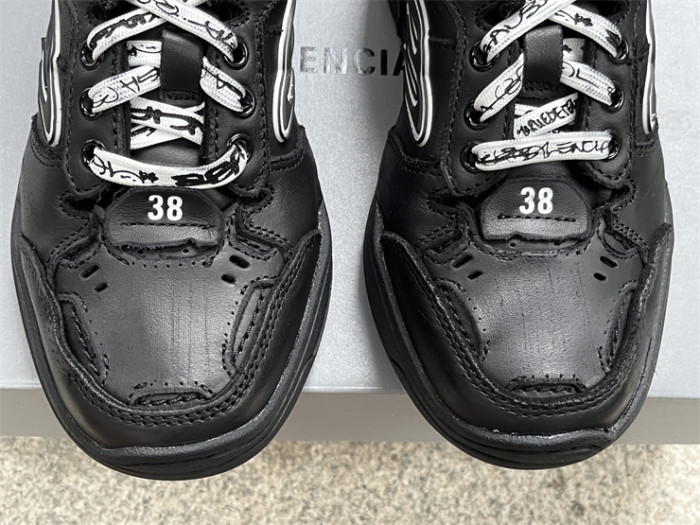 B 17FW Tripe-S High End Sneaker-657