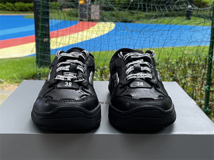 B 17FW Tripe-S High End Sneaker-657