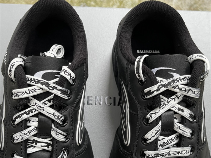 B 17FW Tripe-S High End Sneaker-657