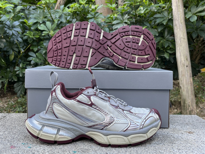 B 17FW Tripe-S High End Sneaker-666