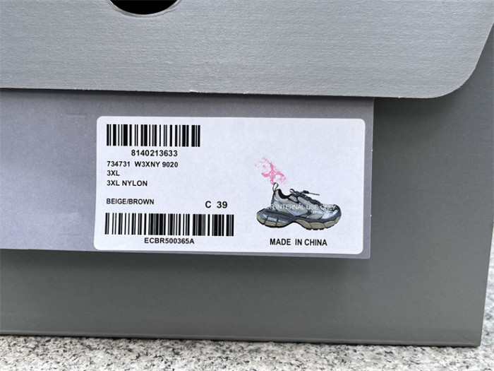 B 17FW Tripe-S High End Sneaker-666