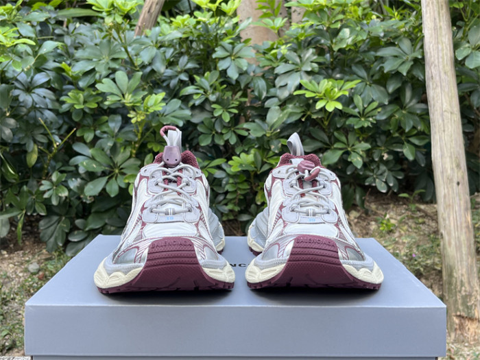 B 17FW Tripe-S High End Sneaker-666