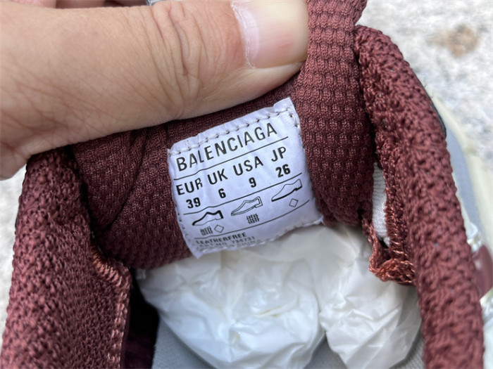 B 17FW Tripe-S High End Sneaker-666