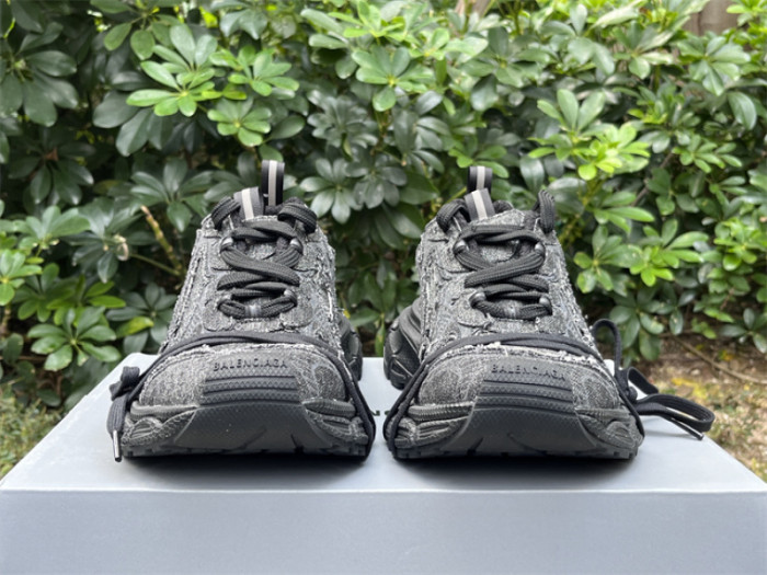 B 17FW Tripe-S High End Sneaker-669