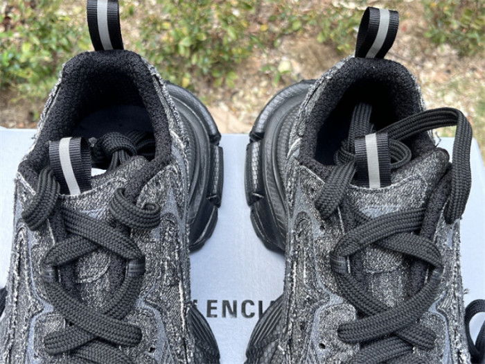 B 17FW Tripe-S High End Sneaker-669