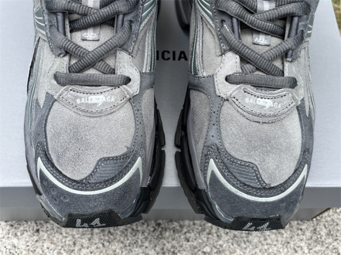 B 17FW Tripe-S High End Sneaker-667