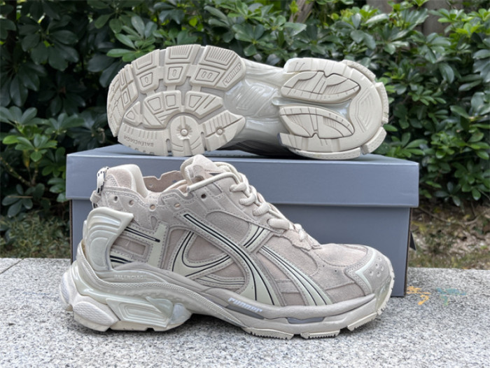 B 17FW Tripe-S High End Sneaker-668