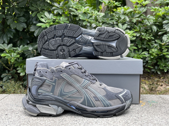 B 17FW Tripe-S High End Sneaker-667