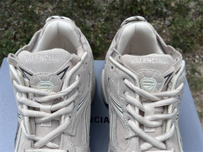 B 17FW Tripe-S High End Sneaker-668