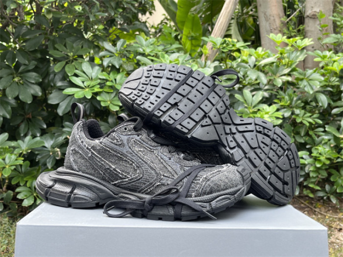 B 17FW Tripe-S High End Sneaker-669