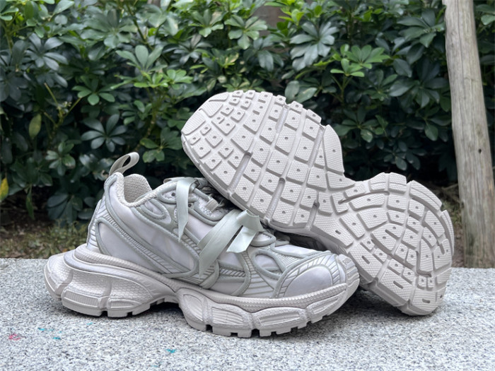 B 17FW Tripe-S High End Sneaker-670