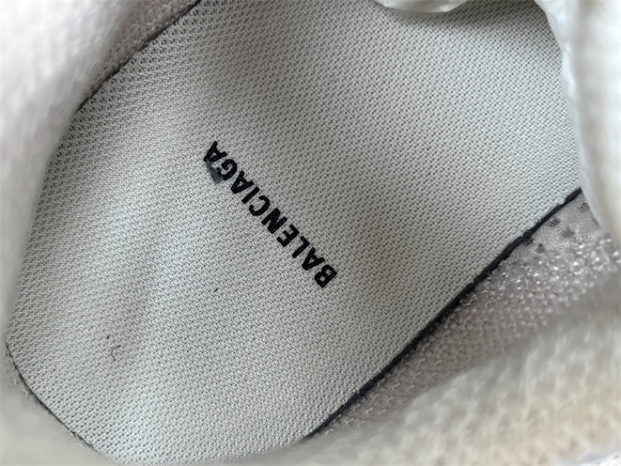 B 17FW Tripe-S High End Sneaker-670