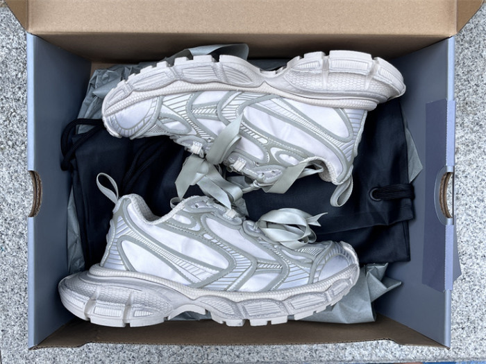 B 17FW Tripe-S High End Sneaker-670