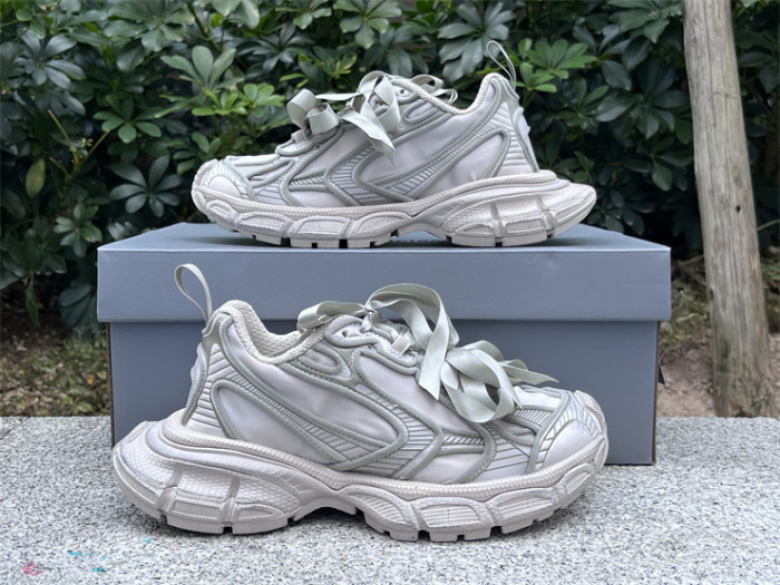 B 17FW Tripe-S High End Sneaker-670