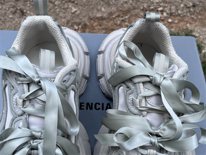 B 17FW Tripe-S High End Sneaker-670