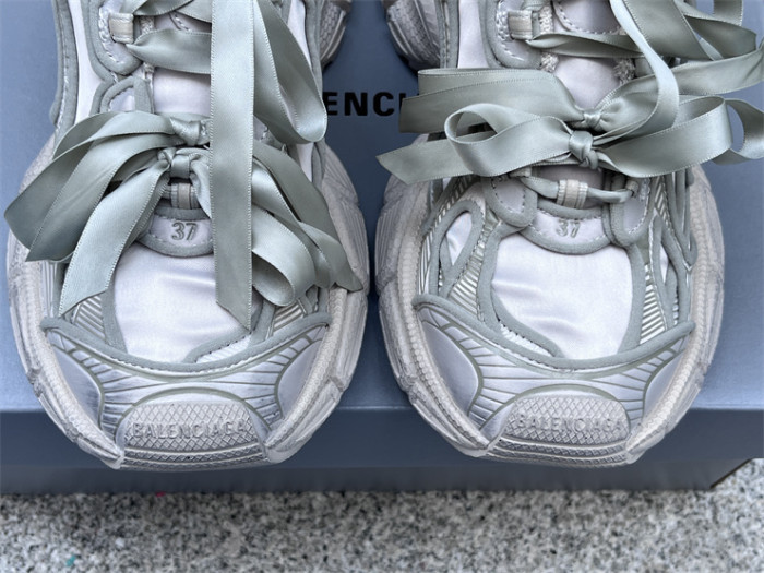 B 17FW Tripe-S High End Sneaker-670