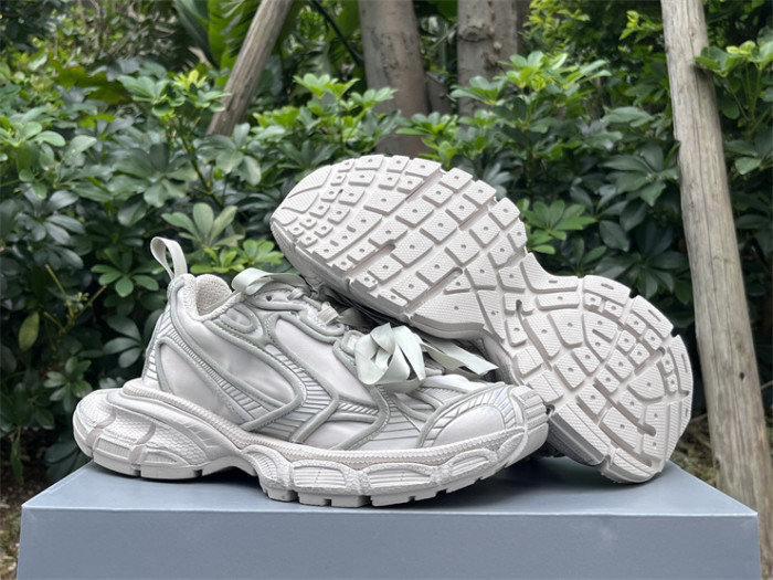 B 17FW Tripe-S High End Sneaker-670