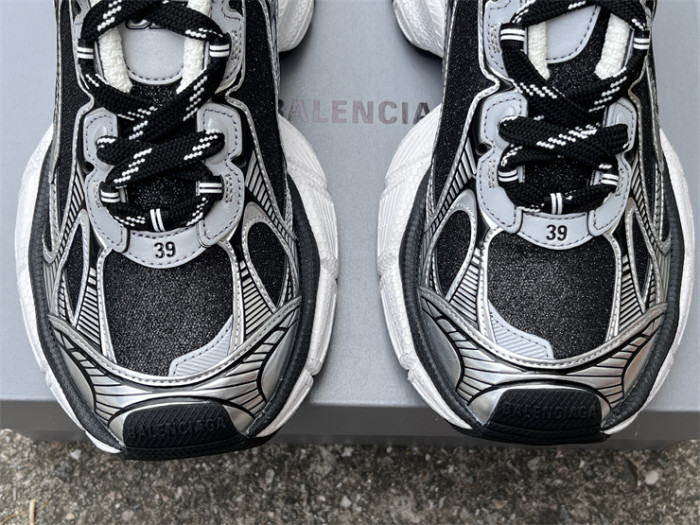 B 17FW Tripe-S High End Sneaker-673