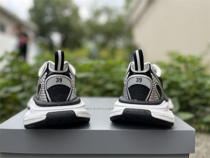 B 17FW Tripe-S High End Sneaker-673