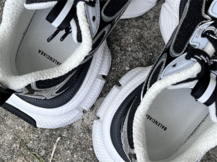 B 17FW Tripe-S High End Sneaker-673