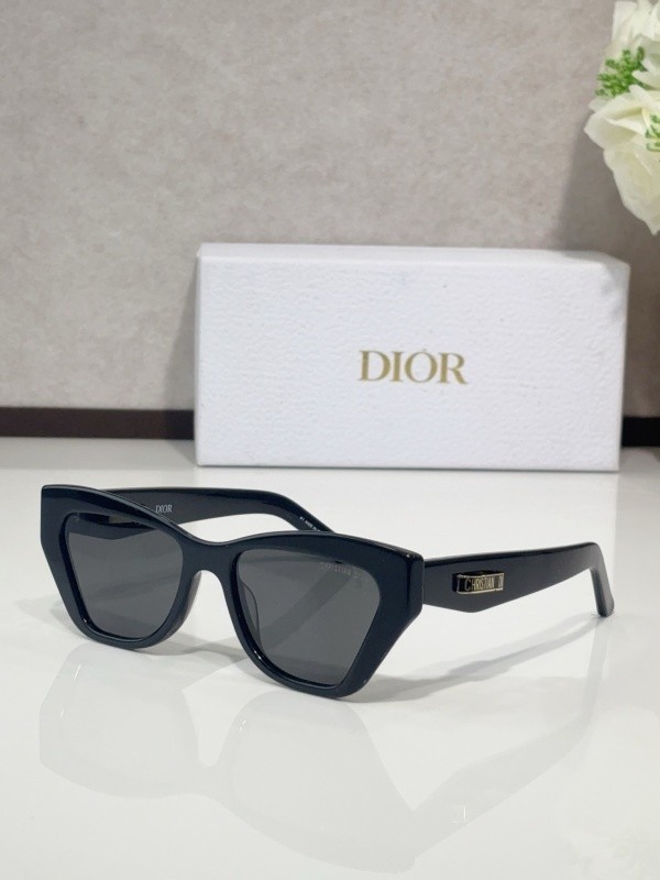 Dior Sunglasses AAAA-4021