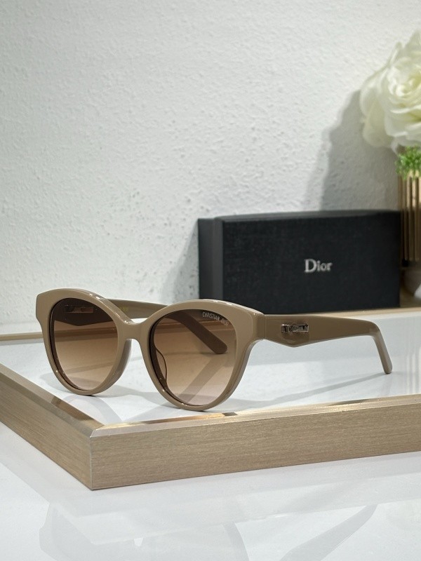 Dior Sunglasses AAAA-4130