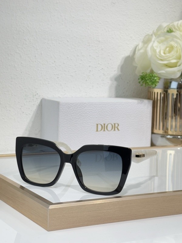 Dior Sunglasses AAAA-4094