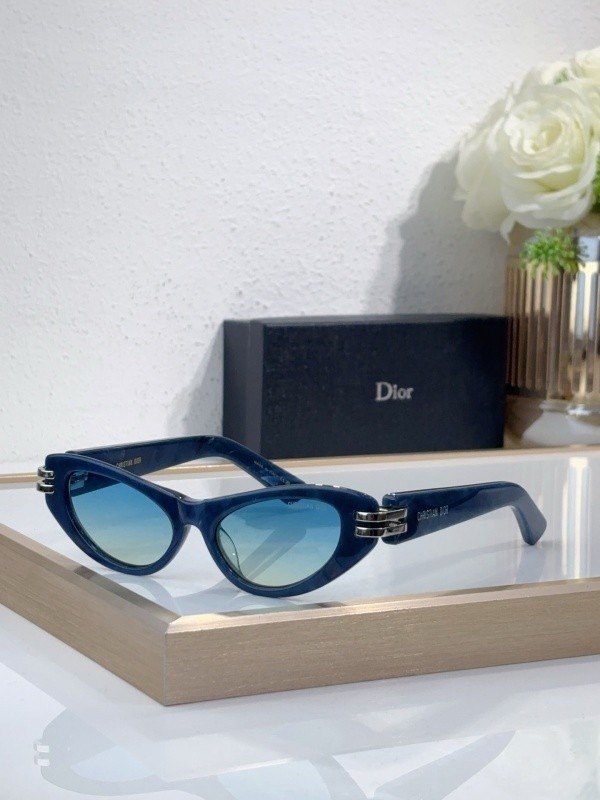 Dior Sunglasses AAAA-4018