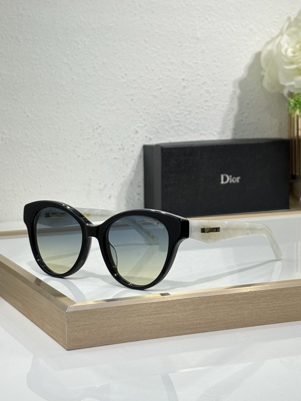 Dior Sunglasses AAAA-4129
