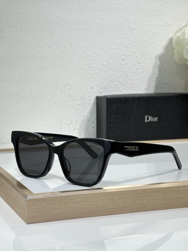 Dior Sunglasses AAAA-4134